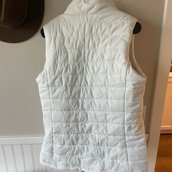 VENUS Heated Women's White Puffer Vest - Picture 2 of 7